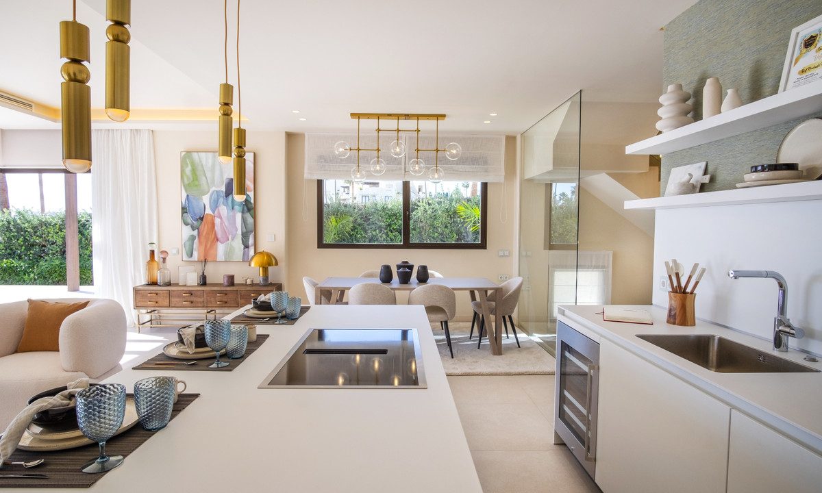 R4974442-House-For-Sale-New-Golden-Mile-Detached-Villa-4-Beds-370-Built-10