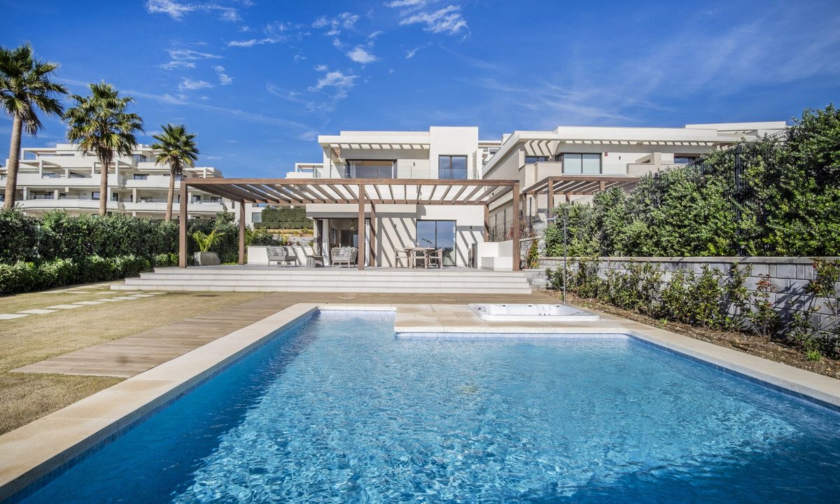 R4974442-House-For-Sale-New-Golden-Mile-Detached-Villa-4-Beds-370-Built