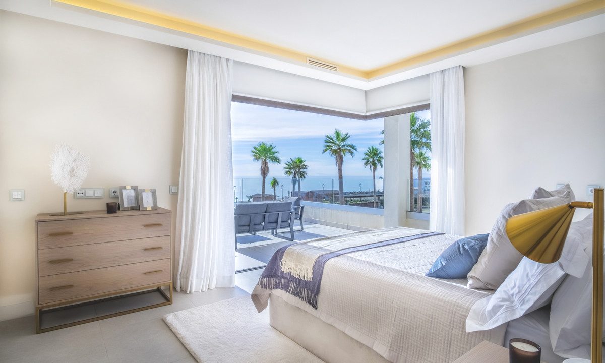 R4974442-House-For-Sale-New-Golden-Mile-Detached-Villa-4-Beds-370-Built-13