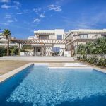 R4974442-Image 1-Detached Villa - 4 Beds - 370 Built