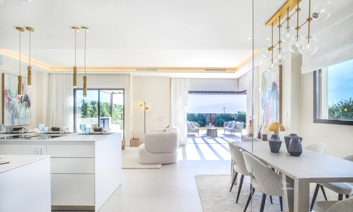 R4974442-House-For-Sale-New-Golden-Mile-Detached-Villa-4-Beds-370-Built-2