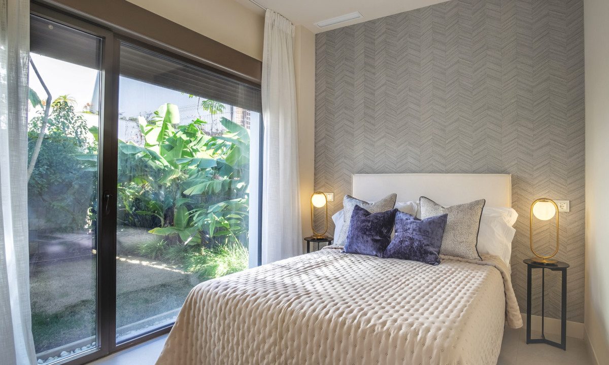 R4974442-House-For-Sale-New-Golden-Mile-Detached-Villa-4-Beds-370-Built-21