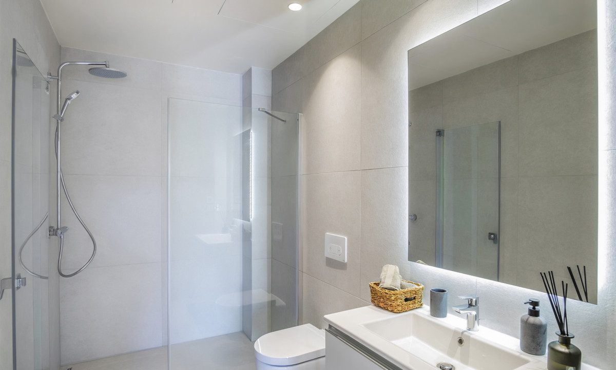 R4974442-House-For-Sale-New-Golden-Mile-Detached-Villa-4-Beds-370-Built-23