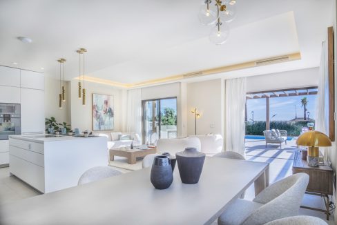 R4974442-House-For-Sale-New-Golden-Mile-Detached-Villa-4-Beds-370-Built-3