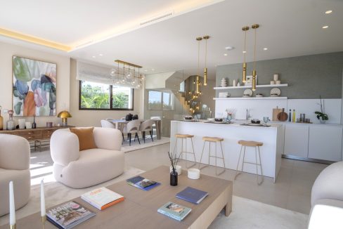 R4974442-House-For-Sale-New-Golden-Mile-Detached-Villa-4-Beds-370-Built-4