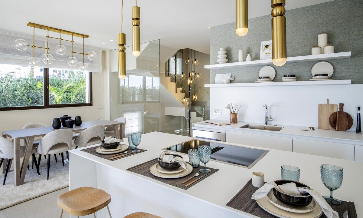 R4974442-House-For-Sale-New-Golden-Mile-Detached-Villa-4-Beds-370-Built-7