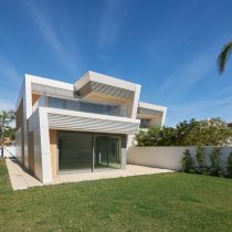 R4979395-Image 1-Semi-Detached House - 4 Beds - 188 Built