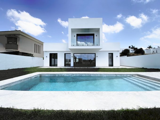 R5105752-Image 1-Detached Villa - 2 Beds - 209 Built
