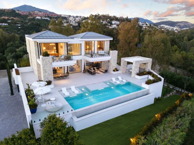 R5128819-Image 1-Detached Villa - 5 Beds - 605 Built