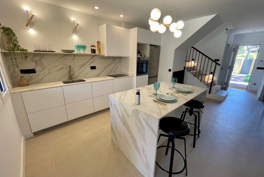 R4108606-Townhouse-For-Sale-Nueva-Andalucia-Terraced-3-Beds-136-Built-3