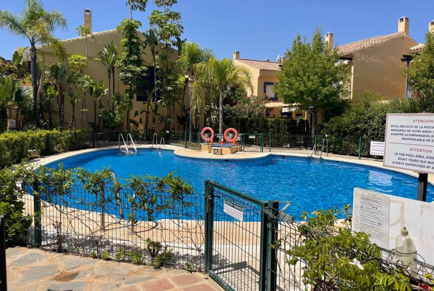 R4108606-Townhouse-For-Sale-Nueva-Andalucia-Terraced-3-Beds-136-Built