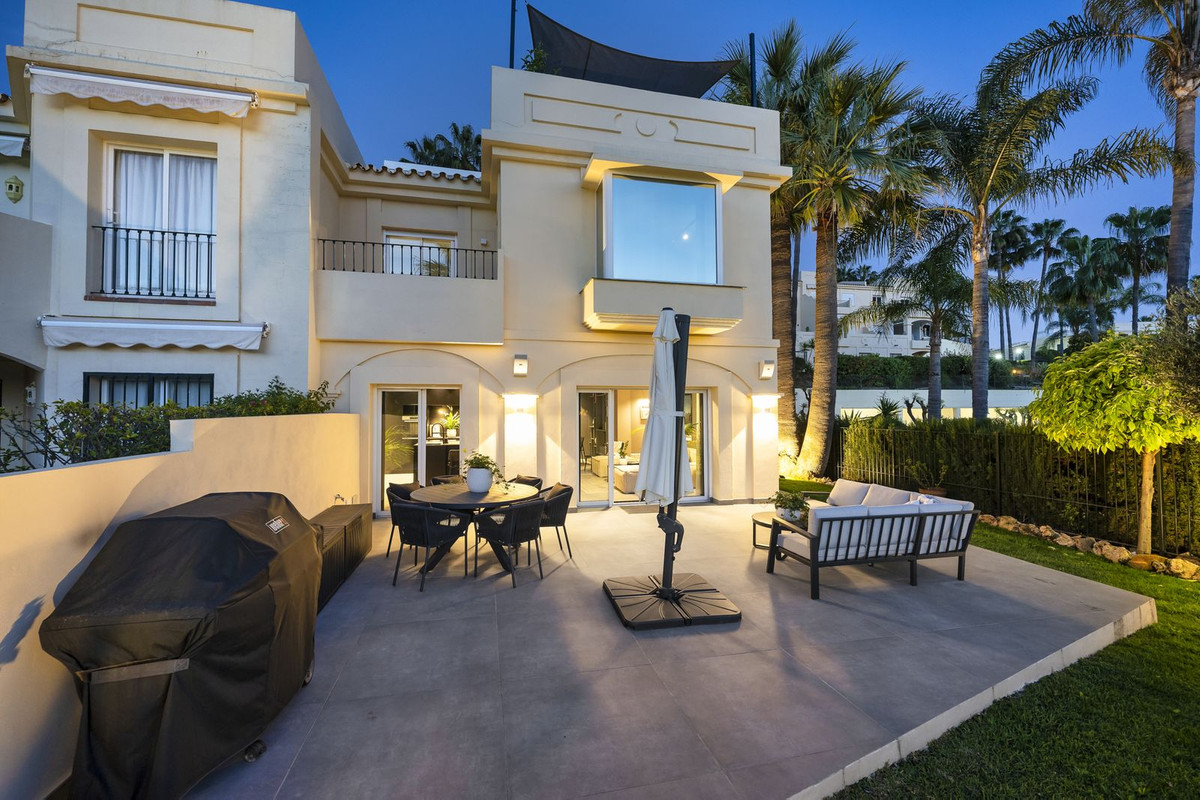 Terraced  Townhouse For Sale | €1200000 | 3 Beds | La Quinta Area
