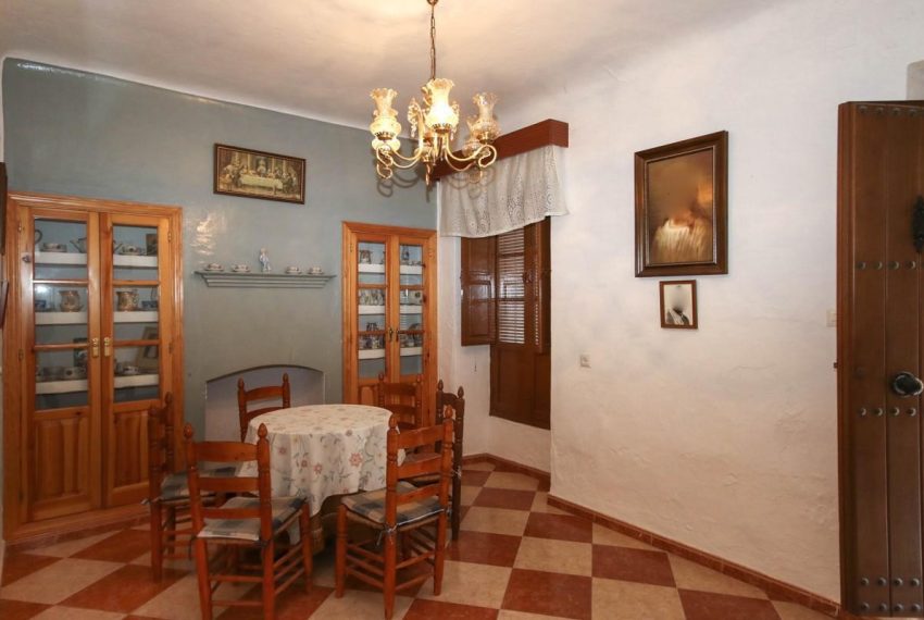 R3845677-Townhouse-For-Sale-Guaro-Terraced-4-Beds-165-Built-1
