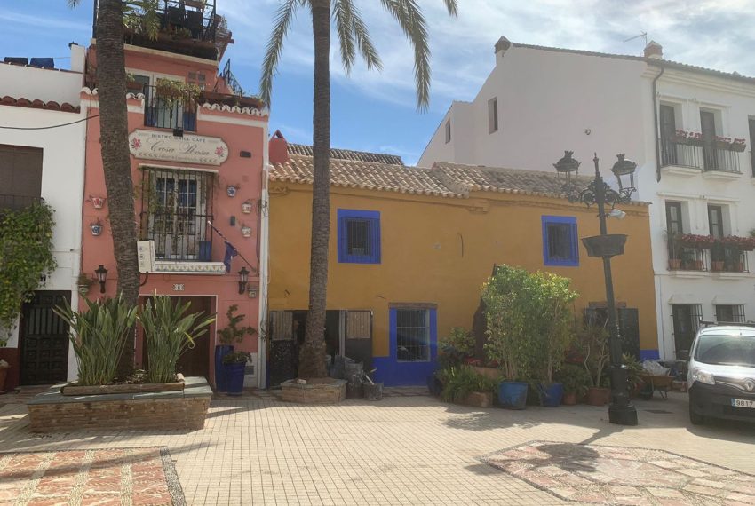 R4306087-Townhouse-For-Sale-Marbella-Terraced-8-Beds-189-Built-2
