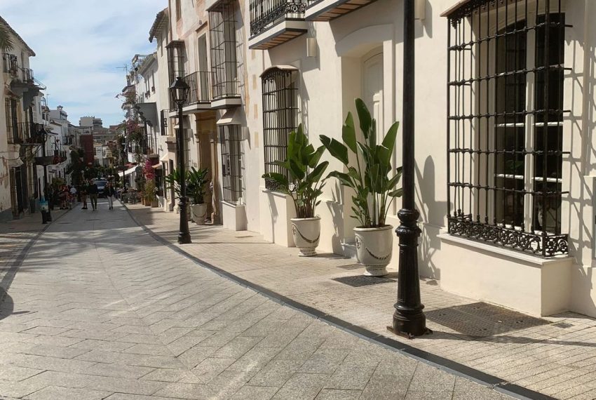 R4306087-Townhouse-For-Sale-Marbella-Terraced-8-Beds-189-Built-3