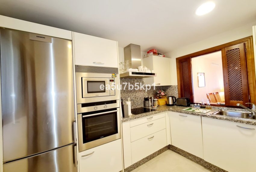 R4097971-Apartment-For-Sale-New-Golden-Mile-Penthouse-2-Beds-150-Built-11