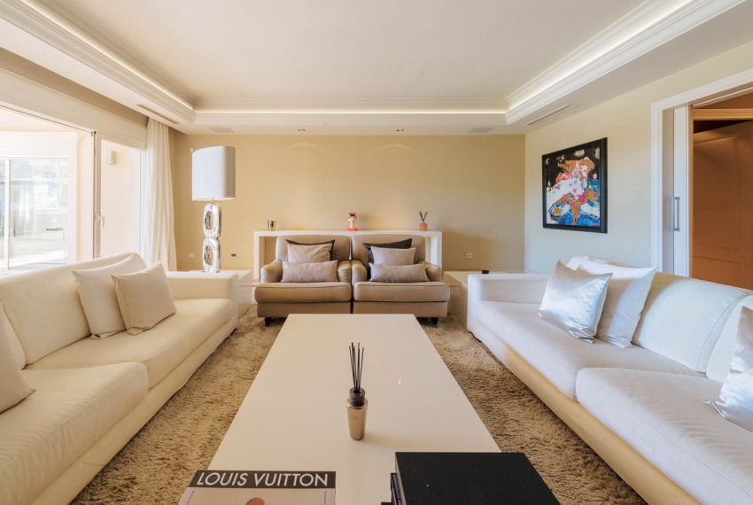 R4450201-Apartment-For-Sale-The-Golden-Mile-Middle-Floor-4-Beds-200-Built-8