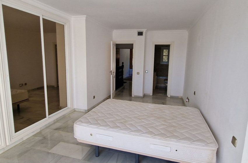 R4203439-Apartment-For-Sale-El-Paraiso-Duplex-2-Beds-115-Built-11