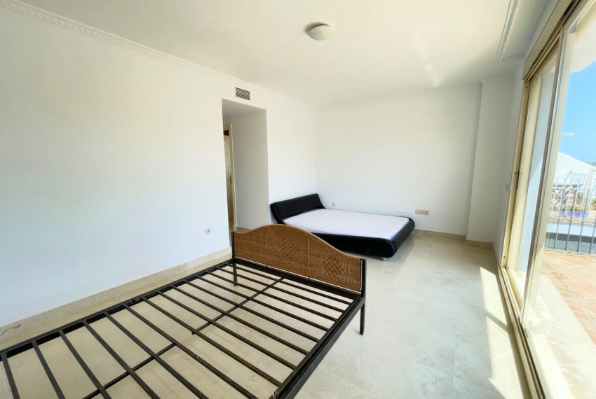 R4367284-Townhouse-For-Sale-Estepona-Terraced-4-Beds-325-Built-14