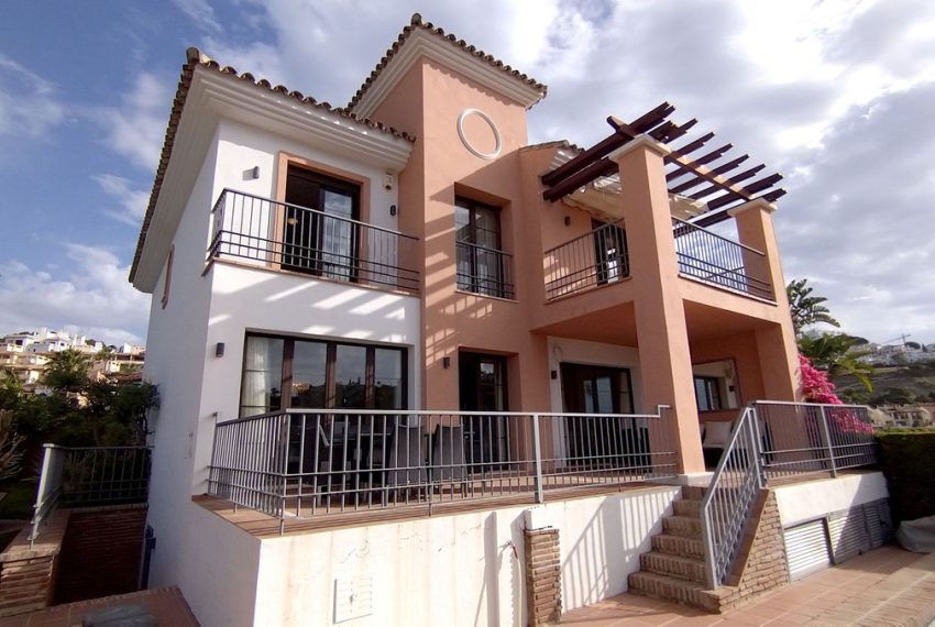 R4289683-Villa-For-Sale-Los-Arqueros-Semi-Detached-5-Beds-370-Built-1