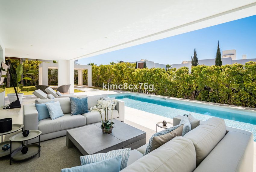 R4293370-Villa-For-Sale-Nueva-Andalucia-Detached-5-Beds-357-Built-1