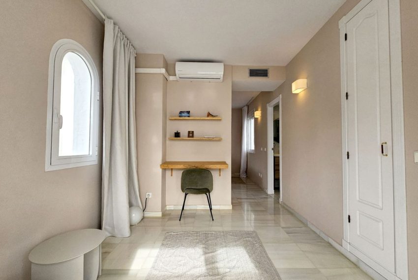 R4502296-Apartment-For-Sale-Nueva-Andalucia-Penthouse-Duplex-3-Beds-160-Built-11