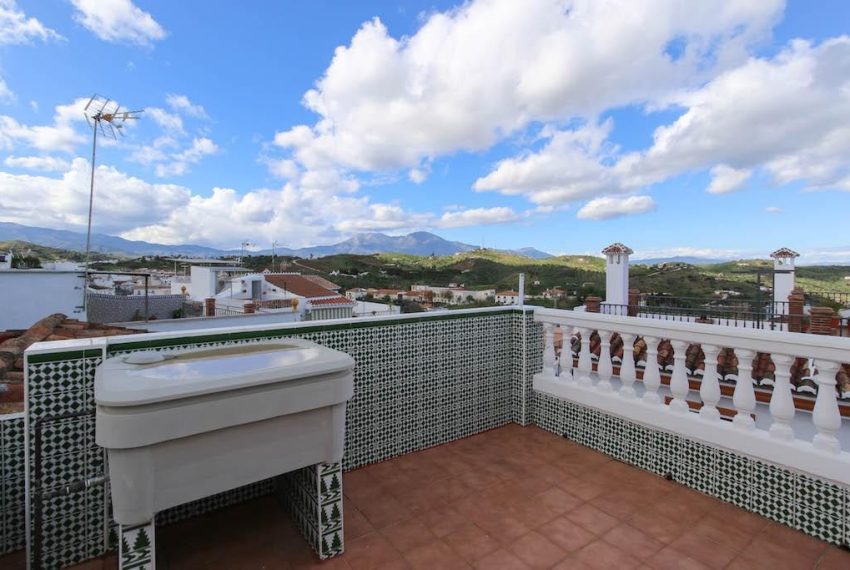 R3270541-Townhouse-For-Sale-Guaro-Terraced-5-Beds-120-Built-1