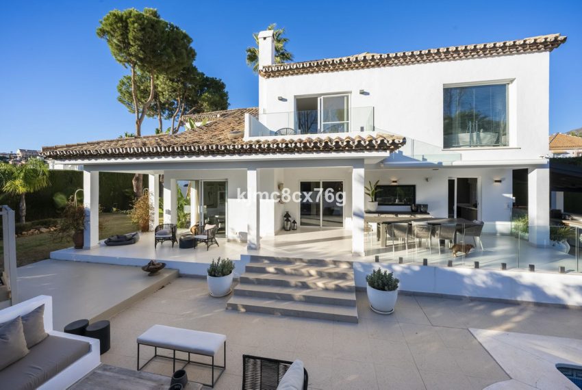 R4197565-Villa-For-Sale-Nueva-Andalucia-Detached-4-Beds-418-Built-1