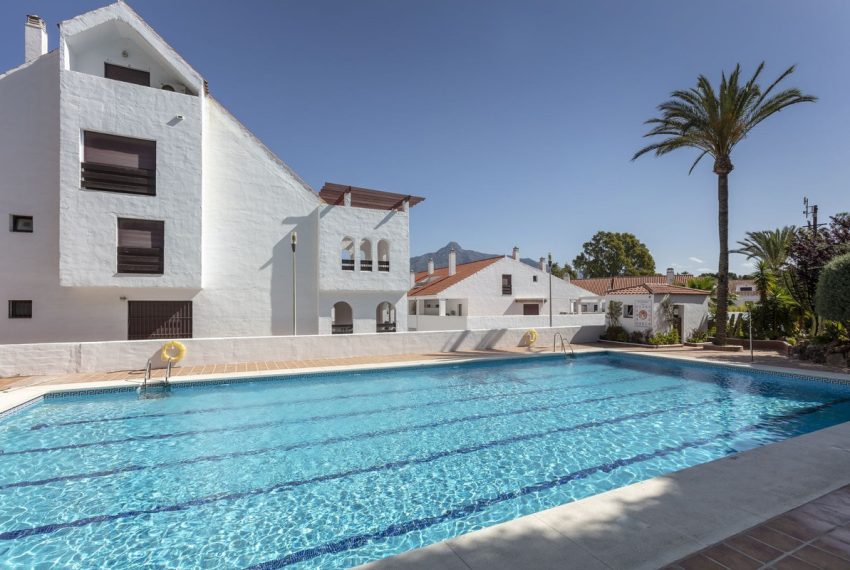 R4244596-Apartment-For-Sale-Nueva-Andalucia-Penthouse-Duplex-3-Beds-176-Built-3