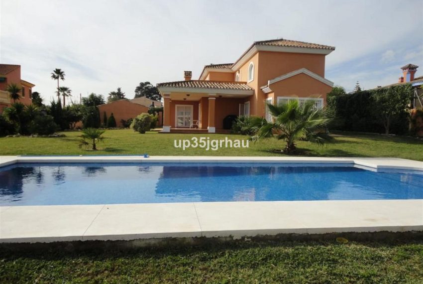 R4313134-Villa-For-Sale-Estepona-Detached-4-Beds-455-Built-6