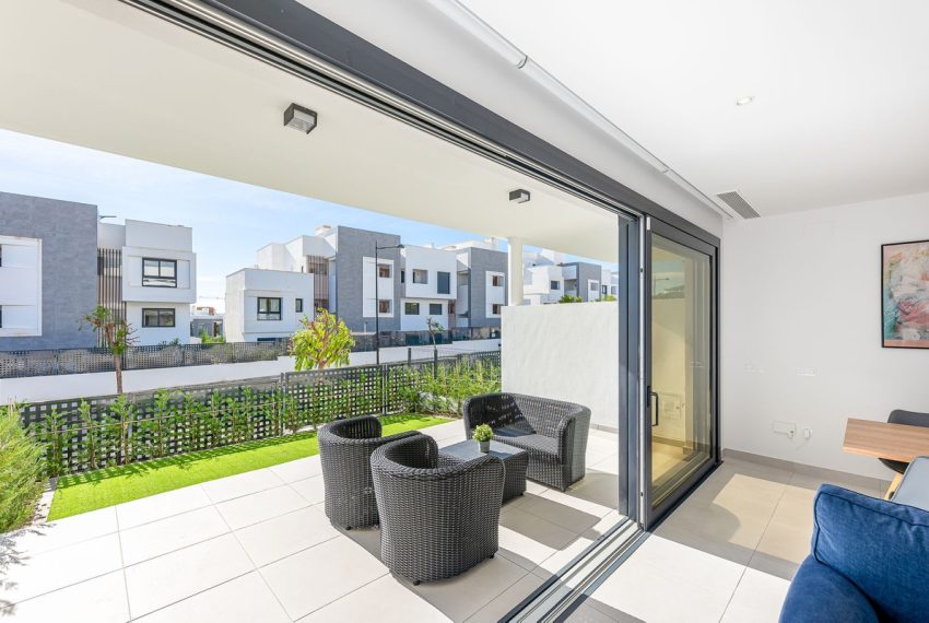 R4586431-Townhouse-For-Sale-New-Golden-Mile-Terraced-3-Beds-159-Built-9