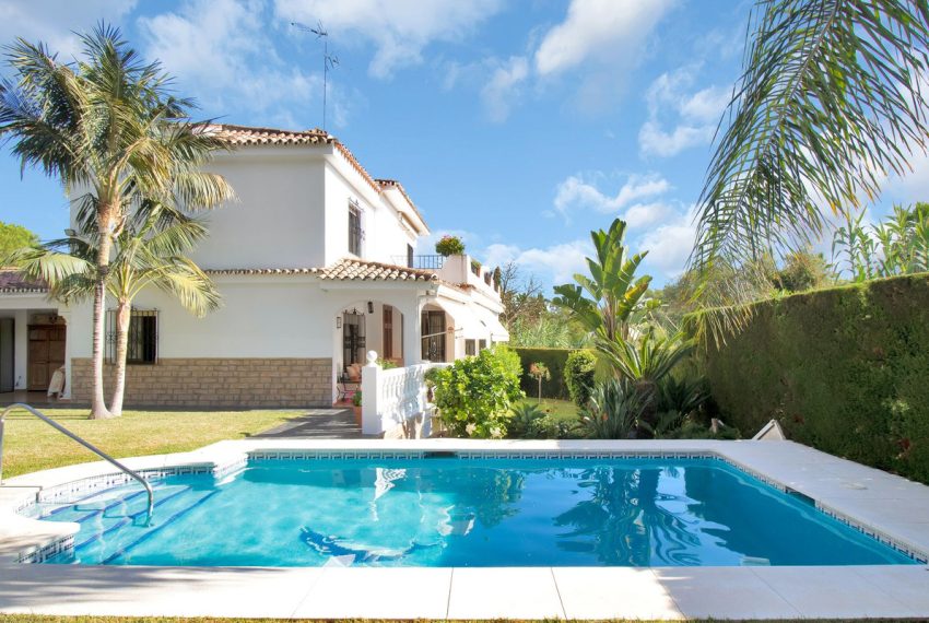 R4624945-Villa-For-Sale-Marbella-Detached-4-Beds-324-Built-2