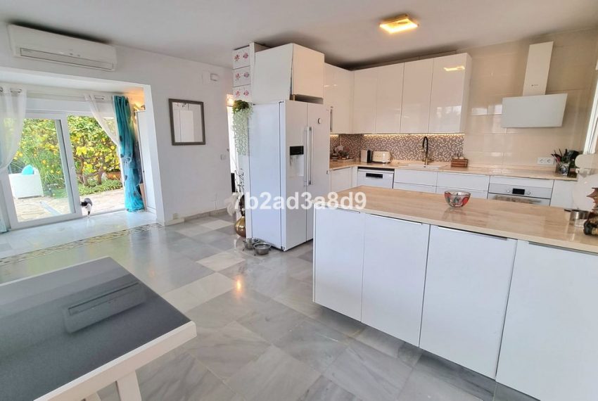 R4638622-Villa-For-Sale-Nueva-Andalucia-Detached-3-Beds-190-Built-5