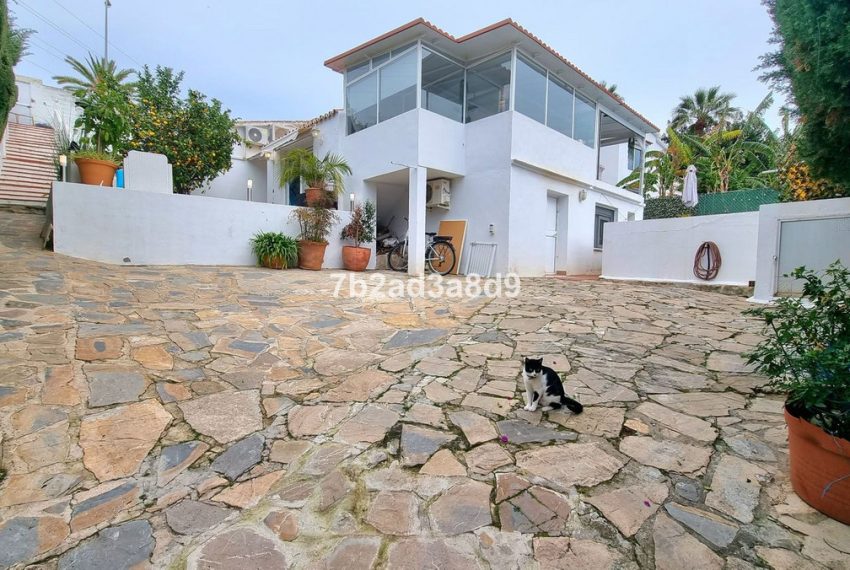 R4638622-Villa-For-Sale-Nueva-Andalucia-Detached-3-Beds-190-Built