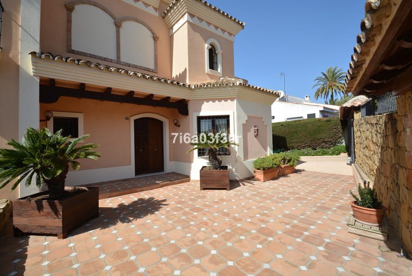 R2607917-Villa-For-Sale-Nueva-Andalucia-Detached-5-Beds-600-Built-12