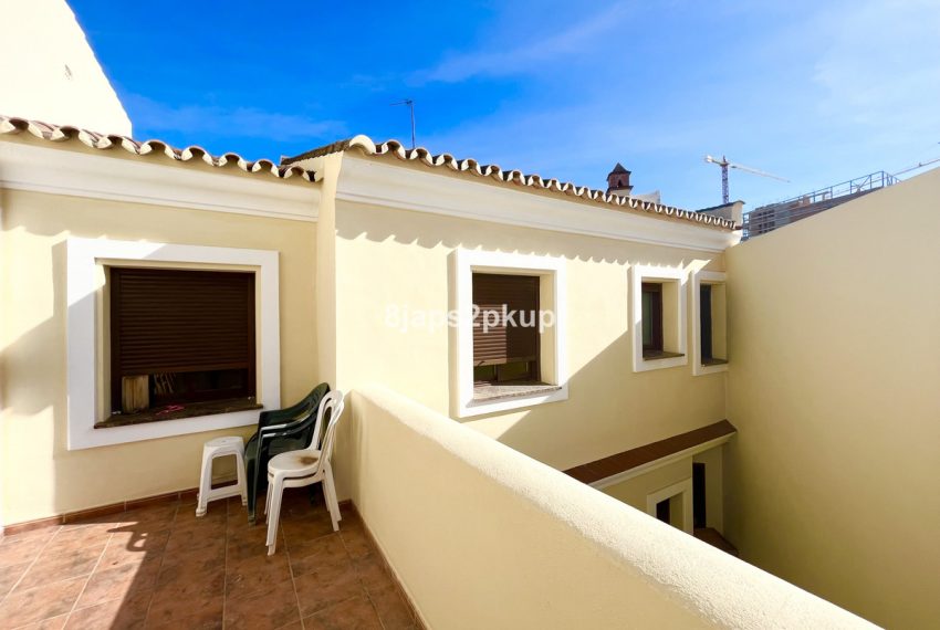 R3938020-Townhouse-For-Sale-Estepona-Terraced-6-Beds-244-Built-15