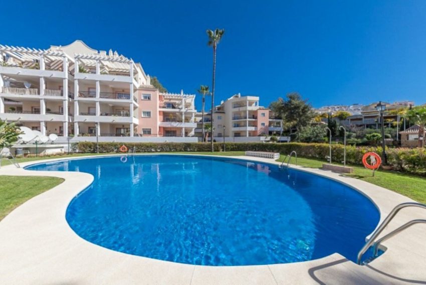 R4129630-Apartment-For-Sale-Nueva-Andalucia-Ground-Floor-2-Beds-128-Built