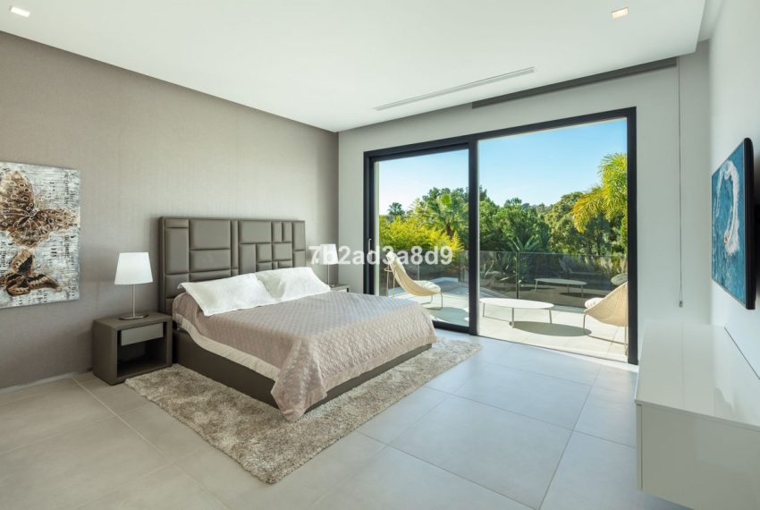 R4225717-Villa-For-Sale-Nueva-Andalucia-Detached-5-Beds-888-Built-10