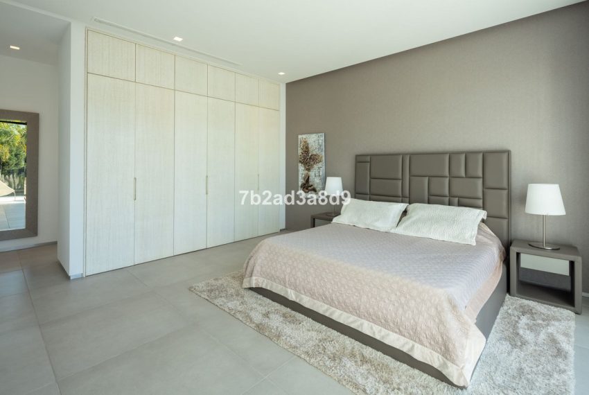 R4225717-Villa-For-Sale-Nueva-Andalucia-Detached-5-Beds-888-Built-11