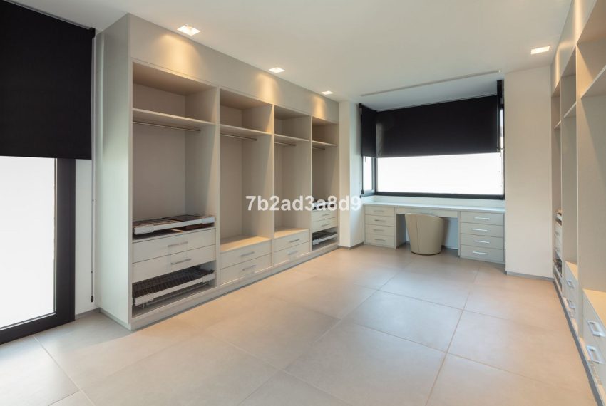 R4225717-Villa-For-Sale-Nueva-Andalucia-Detached-5-Beds-888-Built-16