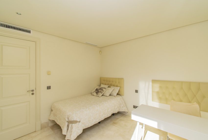 R4445674-Apartment-For-Sale-Estepona-Ground-Floor-3-Beds-212-Built-10