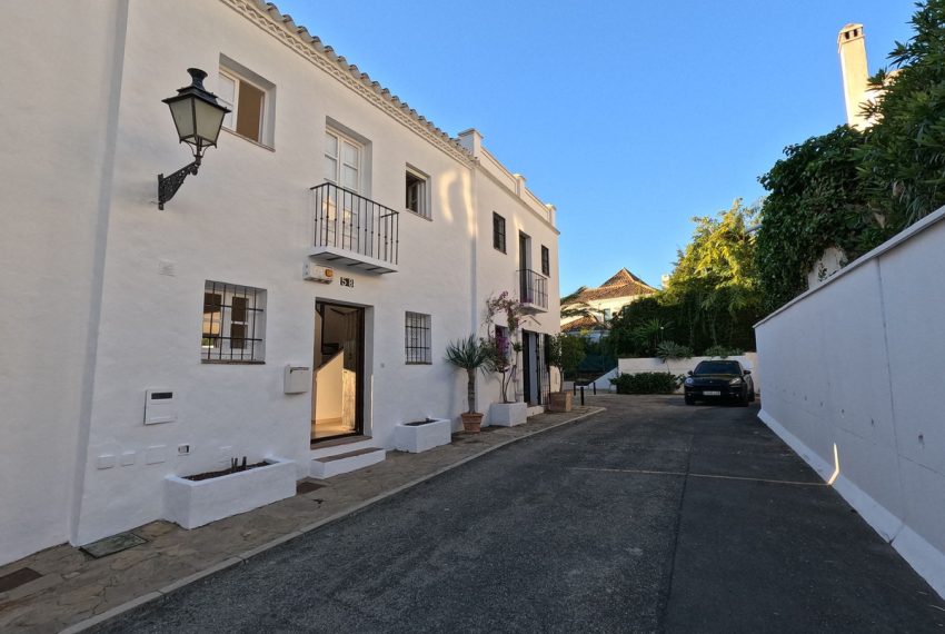R4578340-Townhouse-For-Sale-Nueva-Andalucia-Terraced-2-Beds-95-Built-3