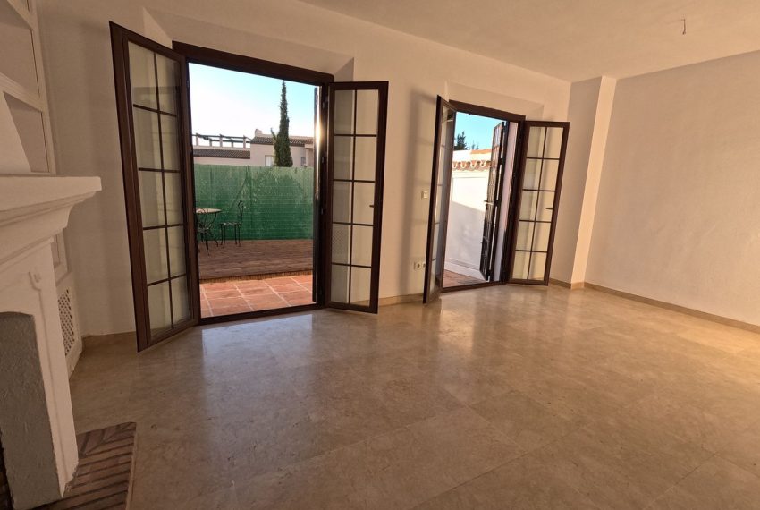 R4578340-Townhouse-For-Sale-Nueva-Andalucia-Terraced-2-Beds-95-Built-6