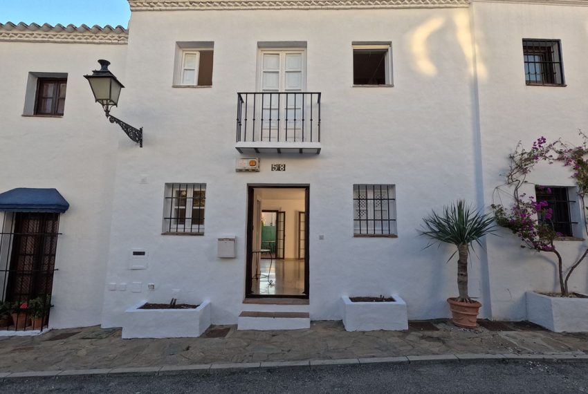 R4578340-Townhouse-For-Sale-Nueva-Andalucia-Terraced-2-Beds-95-Built