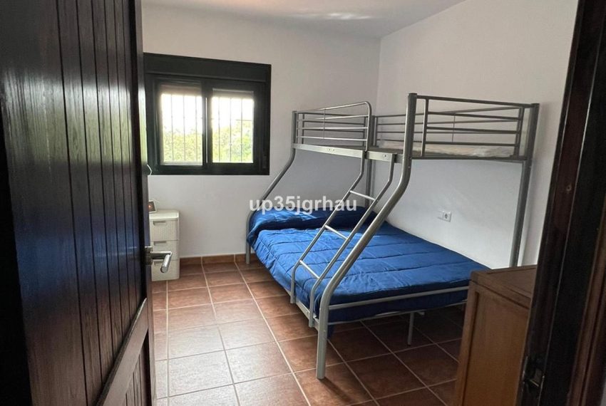 R4677964-Villa-For-Sale-Estepona-Detached-6-Beds-300-Built-10