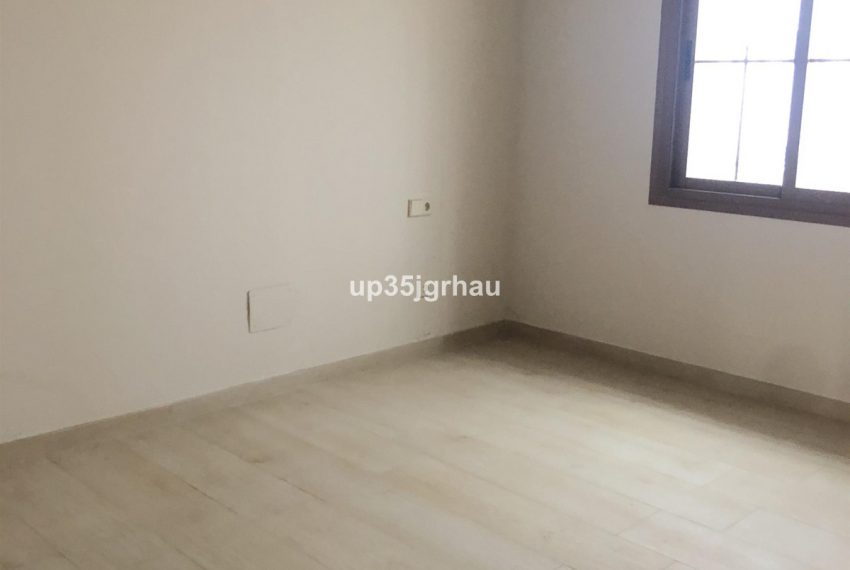 R4681201-Apartment-For-Sale-Estepona-Ground-Floor-4-Beds-128-Built-3
