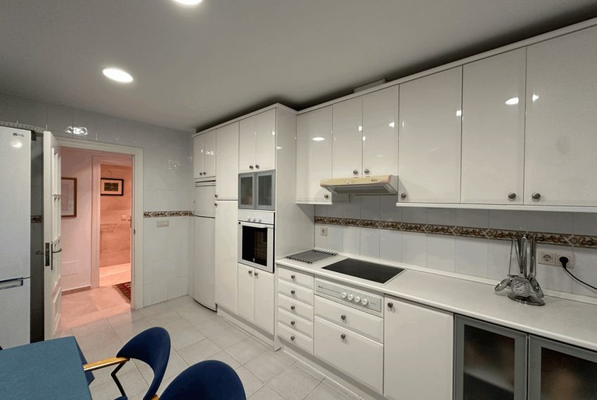 R4682530-Apartment-For-Sale-Estepona-Ground-Floor-4-Beds-205-Built-3