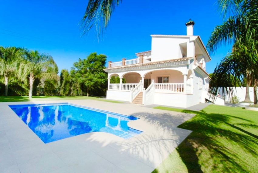 R3584437-Villa-For-Sale-Nueva-Andalucia-Detached-5-Beds-585-Built-13