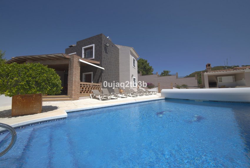 R3975967-Villa-For-Sale-Estepona-Detached-6-Beds-292-Built-1