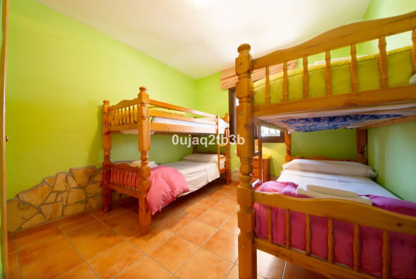 R3975967-Villa-For-Sale-Estepona-Detached-6-Beds-292-Built-16